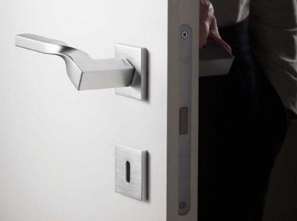 LINEA CALI'  MANIGLIA PER PORTA TWIST CROMO SATINATO