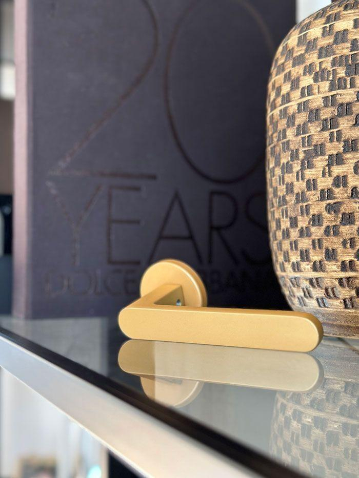 Maniglia per porta LOLA  rosetta tonda LINEA CALI'