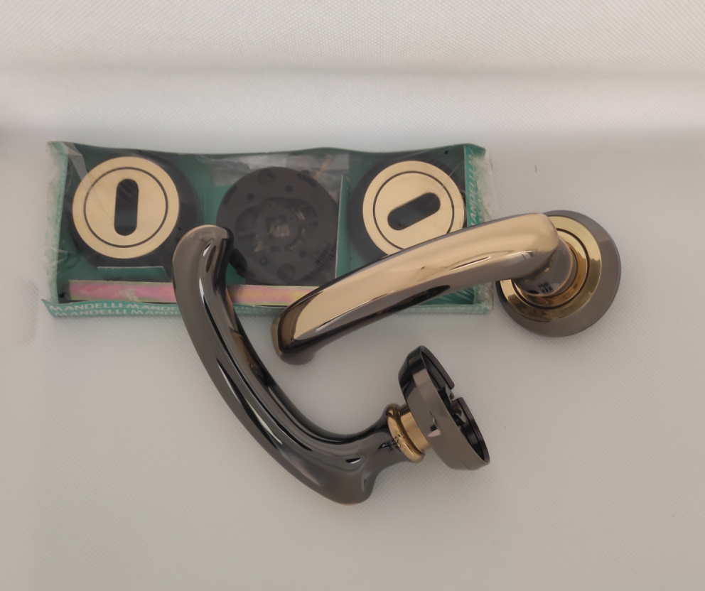 MANIGLIA PER PORTA MOD. VELA MANDELLI