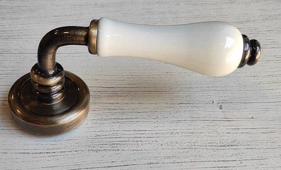 MANIGLIA PER PORTA LINEA CALI' DALIA BRONZO GRAFFIATO/PORCELLANA AVORIO