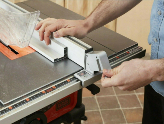 Sega da banco circolare portatile elettrica 1800w Black+Decker MOD. BES720-QS